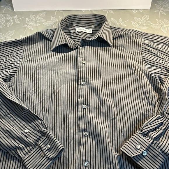 Men’s Calvin Klein Dress Shirt. - Picture 2 of 7